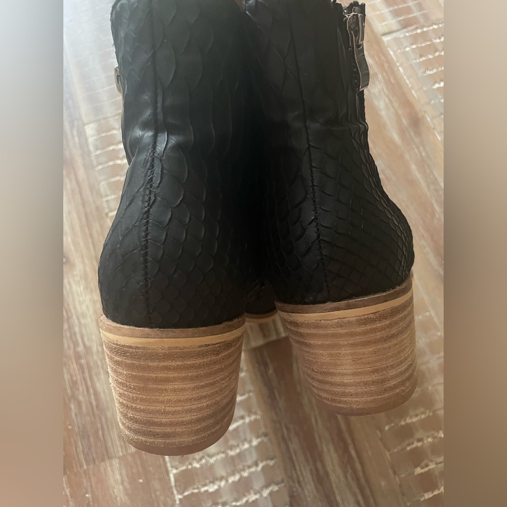 CCOCCI Black Faux Leather Python Snake Embossed Block Heel Ankle Zipper Bootie 7 - Picture 4 of 7